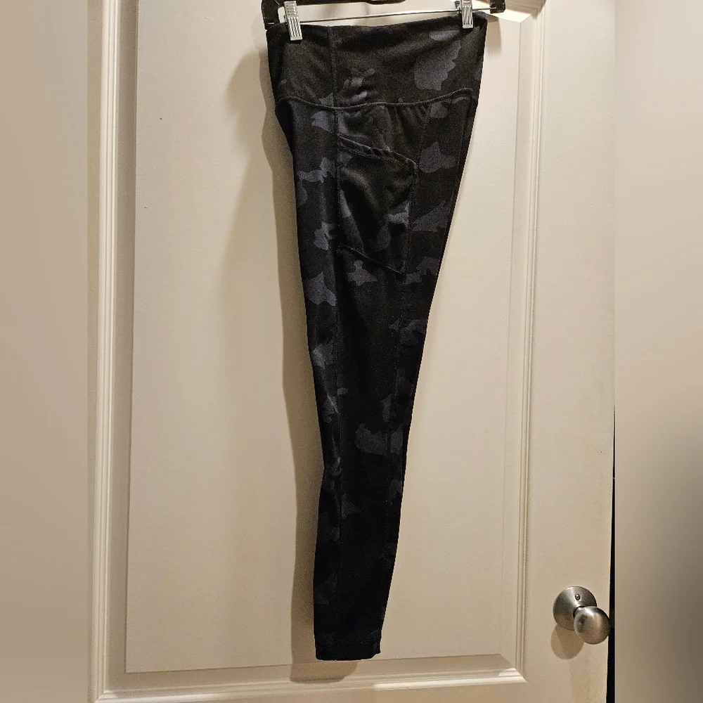 Yogalicious Lux High Waist Ankle Leggings Womens Small Black Camo 2 Side Pockets - Picture 6 of 8